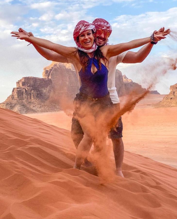 Friend Wadi Rum Luaran gambar