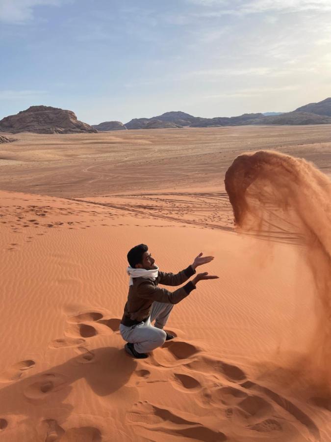 Friend Wadi Rum Luaran gambar