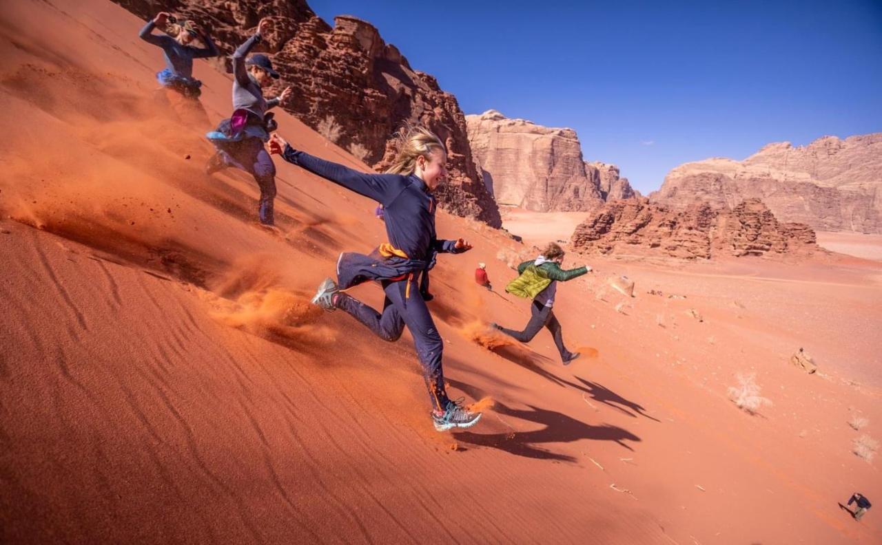 Friend Wadi Rum Luaran gambar