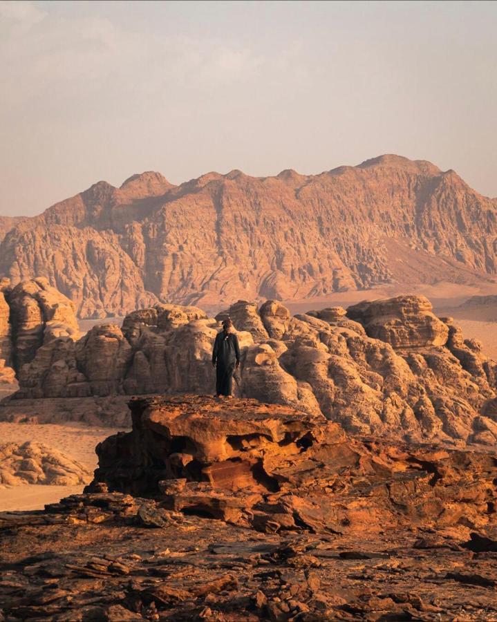 Friend Wadi Rum Luaran gambar