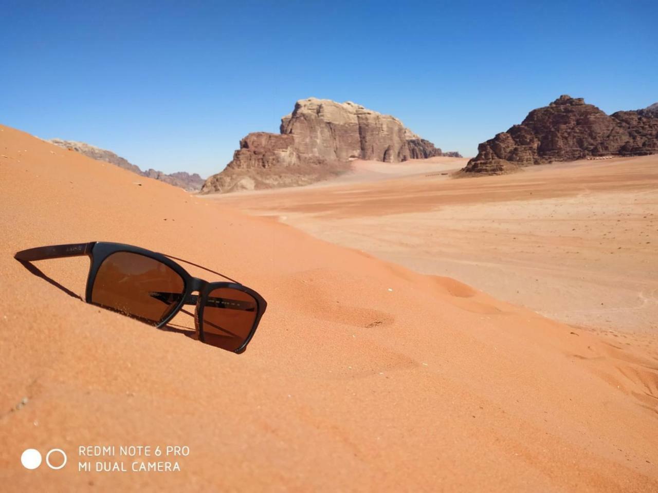 Friend Wadi Rum Luaran gambar